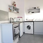 Modern لارنكا